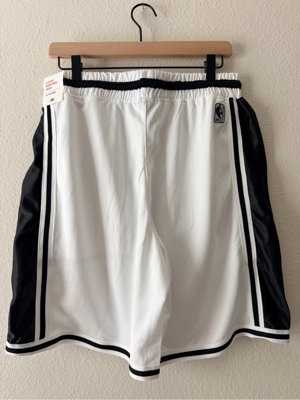 NBA Hard Impact Classic Fit Basketball Shorts White Black Men’s Medium NWT - Picture 3 of 7